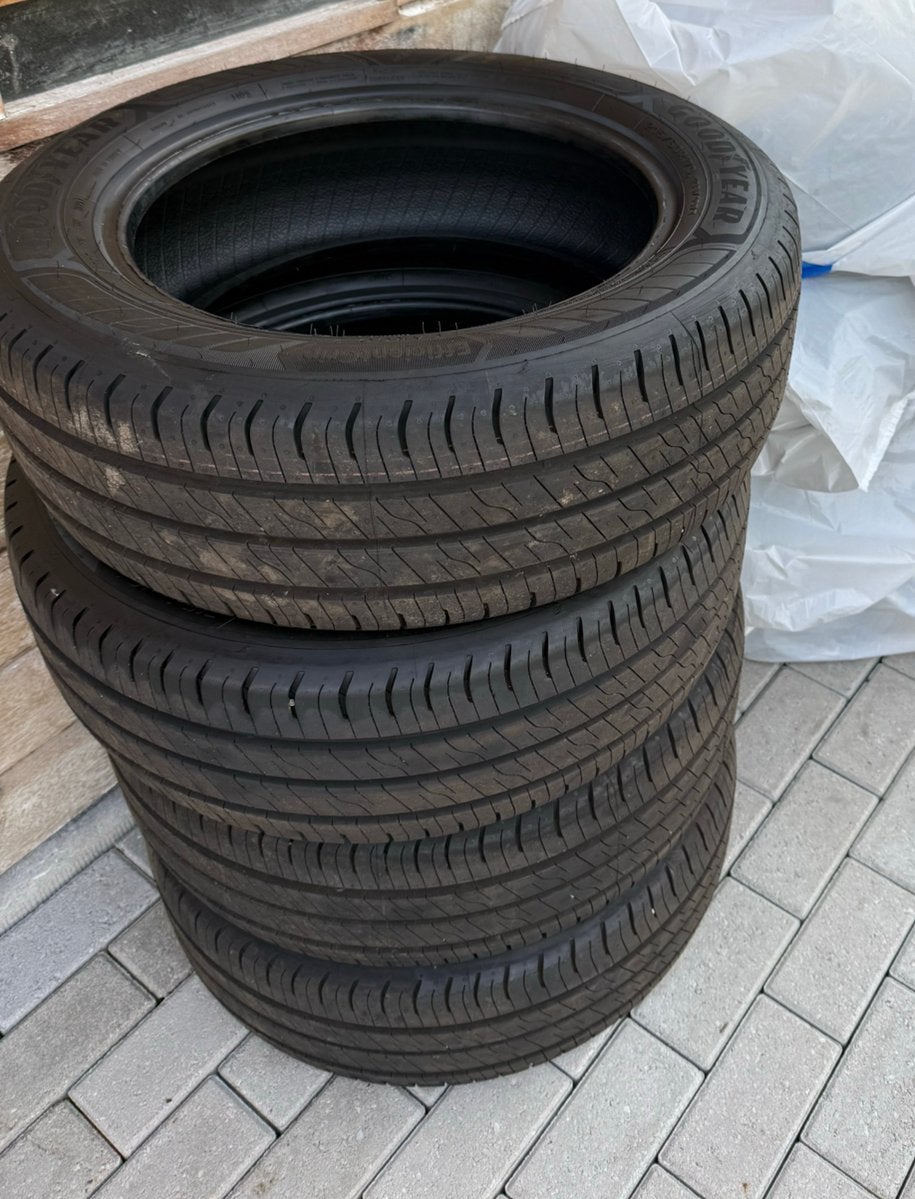 4 NIEUWE banden Goodyear 215/60/17 C 109/107T, Ophalen, Nieuw, 17 inch, Band(en)