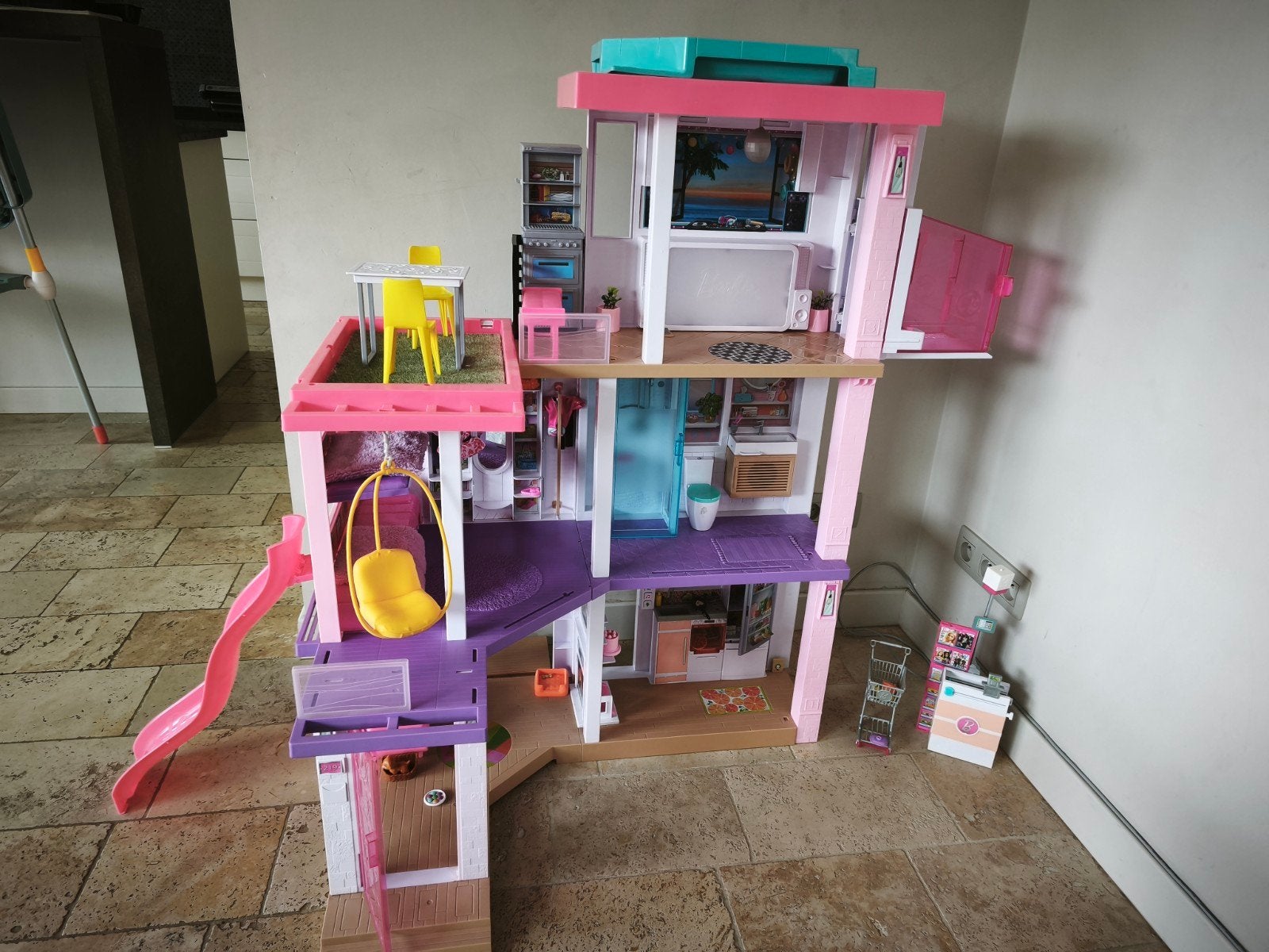 groot barbiehuis met barbies, Ophalen, Accessoires