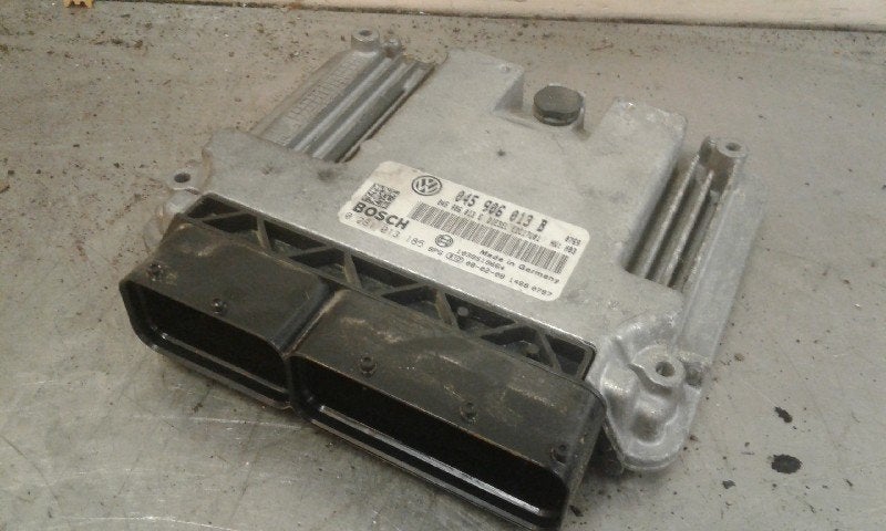 CALCULATEUR MOTEUR ECU Skoda Fabia II (5J) (|045906013B|), Utilisé, Info@skoda-auto.de, Skoda, Max-Planck-Straße  3-5
64331  Weiterstadt, DE