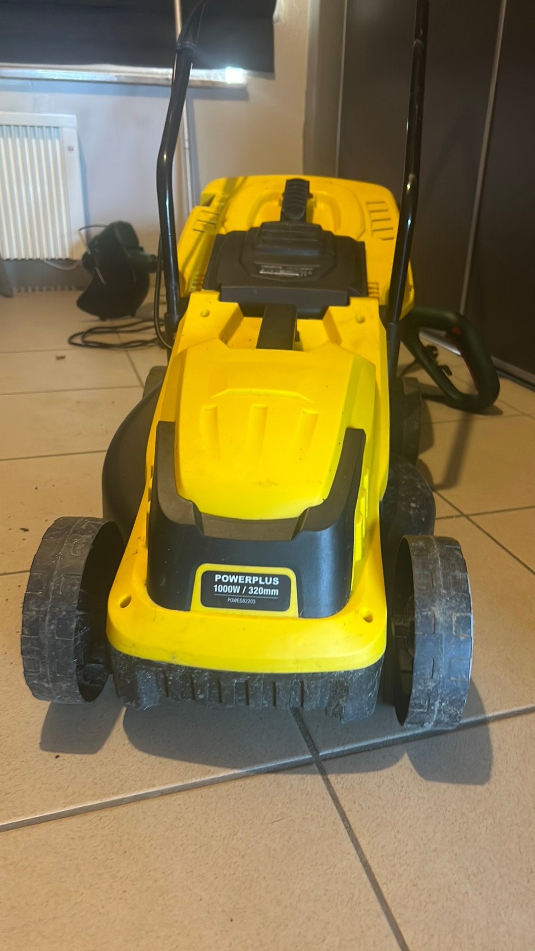 Elektrische grasmaaier – Zo goed als nieuw, €30, Tuin en Terras, Grasmaaiers, Ophalen, Zo goed als nieuw, Elektrische grasmaaier