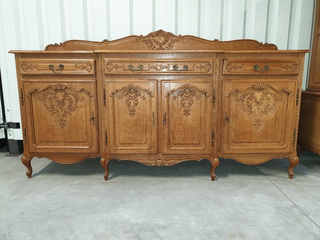 Buffet de style Louis XV. Il peut être fourni., 200 cm ou plus, Avec tablette(s), Enlèvement, Utilisé