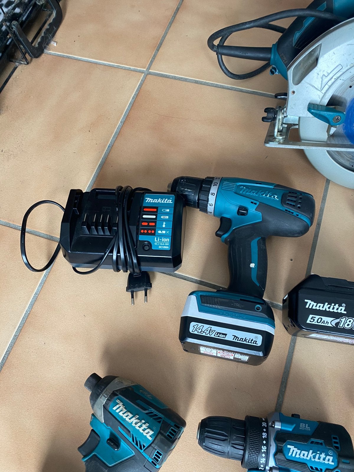 Makita, Enlèvement, Comme neuf