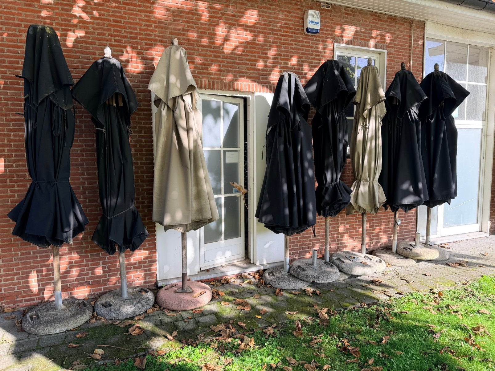 Parasols Tradewinds 10st, Ophalen, Gebruikt, Waterdicht, Stokparasol