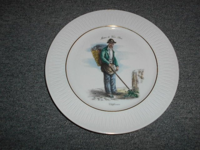 Assiette en porcelaine estampée « Metiers du vieux Paris », Antiquités & Art, Enlèvement ou Envoi