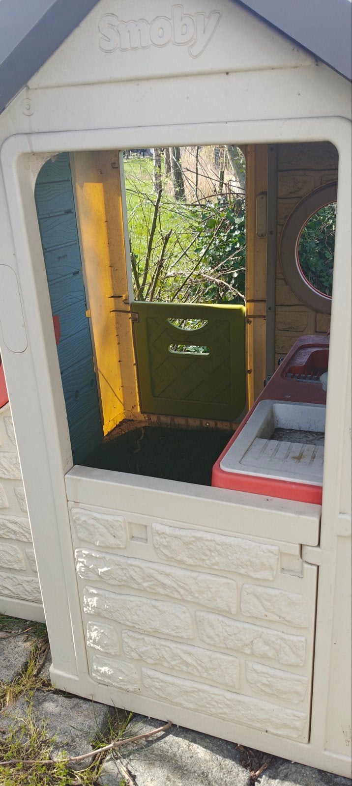 speelhuisje in goede staat met een zak vol leuke accessoires, Ophalen