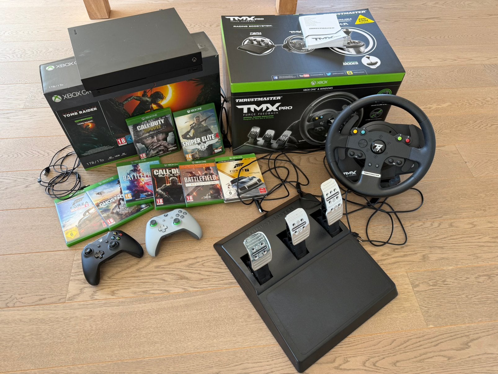 Pack Xbox One X 1TB + Thrustmaster TMX Pro, Ophalen, Zo goed als nieuw, Met 2 controllers, Xbox One