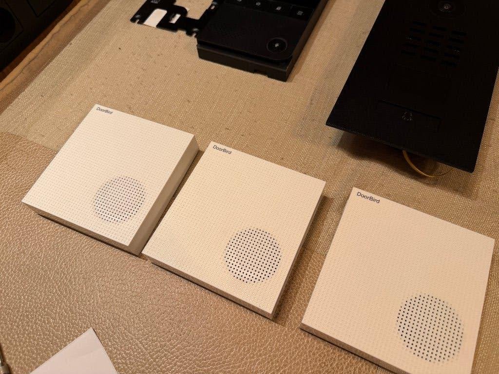 Zwarte, complete DoorBird-set; intercom, binnen unit & gongs, Huis en Inrichting, Ophalen of Verzenden, Bewegingsdetectiesensor