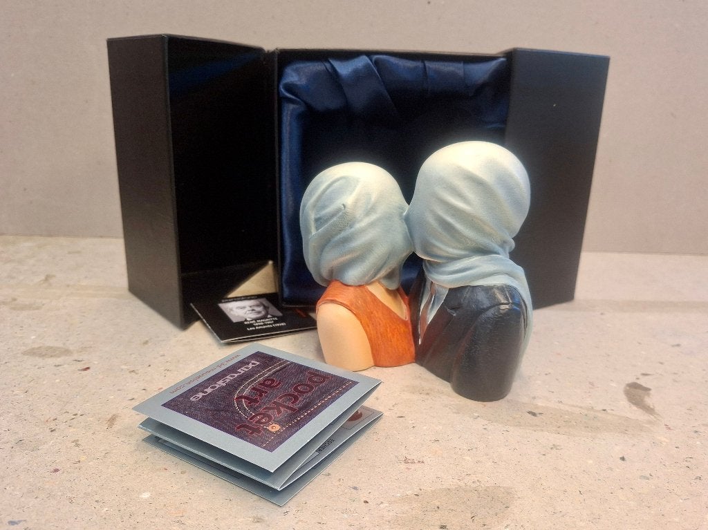 Margritte 3D beeldje 'Les Amants', Antiquités & Art, Art | Objets design, Sculpture, Autres matériaux, 10 cm, Enlèvement