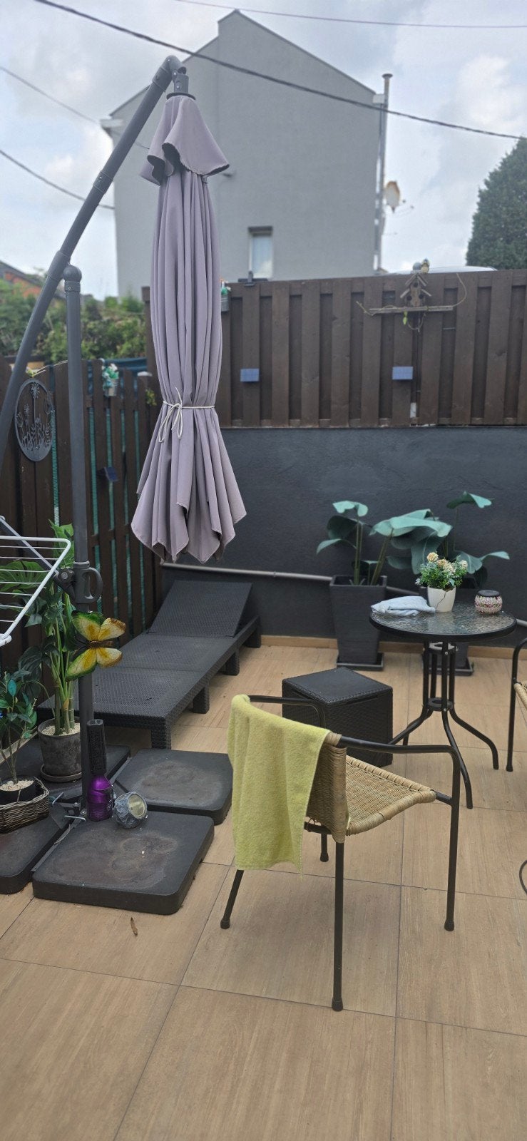 Ensemble complet mobilier de jardin – transats, parasol, tab, Enlèvement, Comme neuf