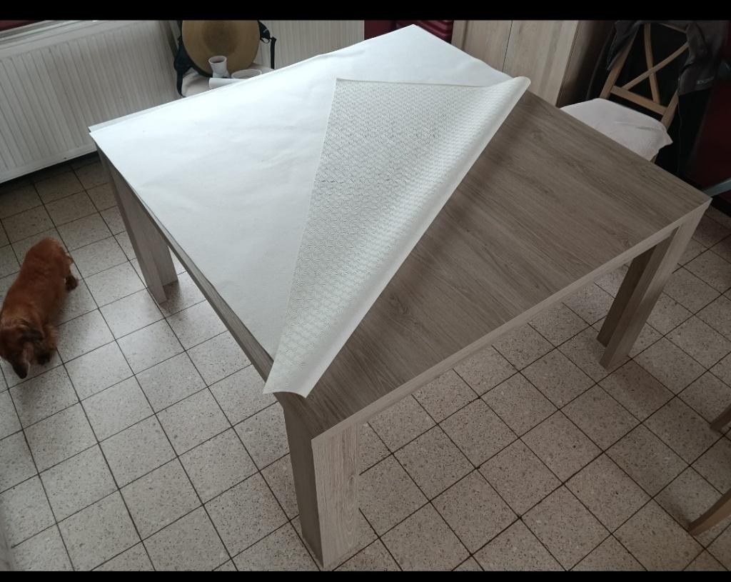 Table de salle a manger carré 140 neuve, Huis en Inrichting, Complete eetkamers, Ophalen, Zo goed als nieuw