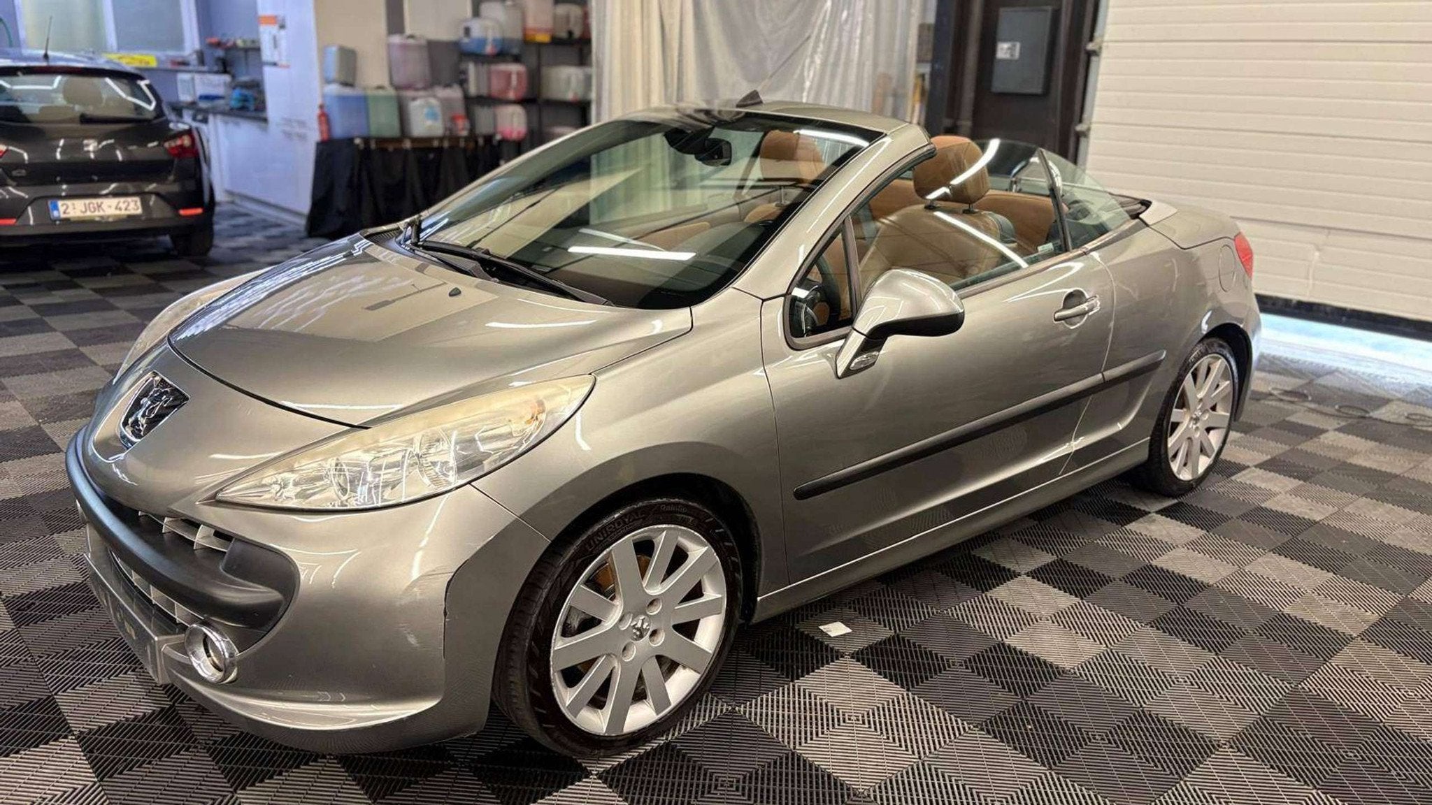Peugeot 207 cc Cabrio 1.6i AUTOMATIQUE bj. 2007 135.189km, Automaat, 4 zetels, Gebruikt, https://public.car-pass.be/vhr/d962ad4f-5c39-4f34-a0e1-6e126709c328