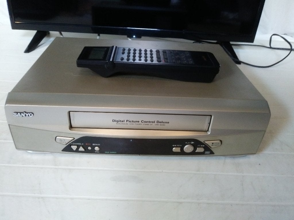 Sanyo VHR-M260 videorecorder met afstandsbediening, Ophalen of Verzenden, Gebruikt, VHS-speler of -recorder
