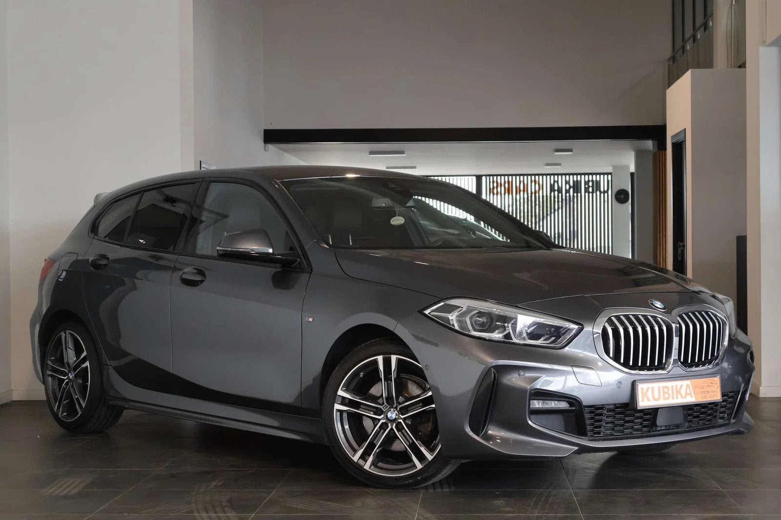 BMW 1 Serie 118 118i M-Pack Camera CruiseC LED Garantie*, Autos, Argent ou Gris, Achat, Euro 6, Entreprise