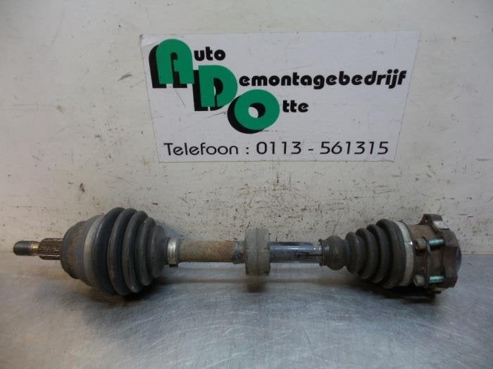 Aandrijfas links-voor van een Volkswagen Golf (Golf 97-), Gebruikt, -, Volkswagen, -