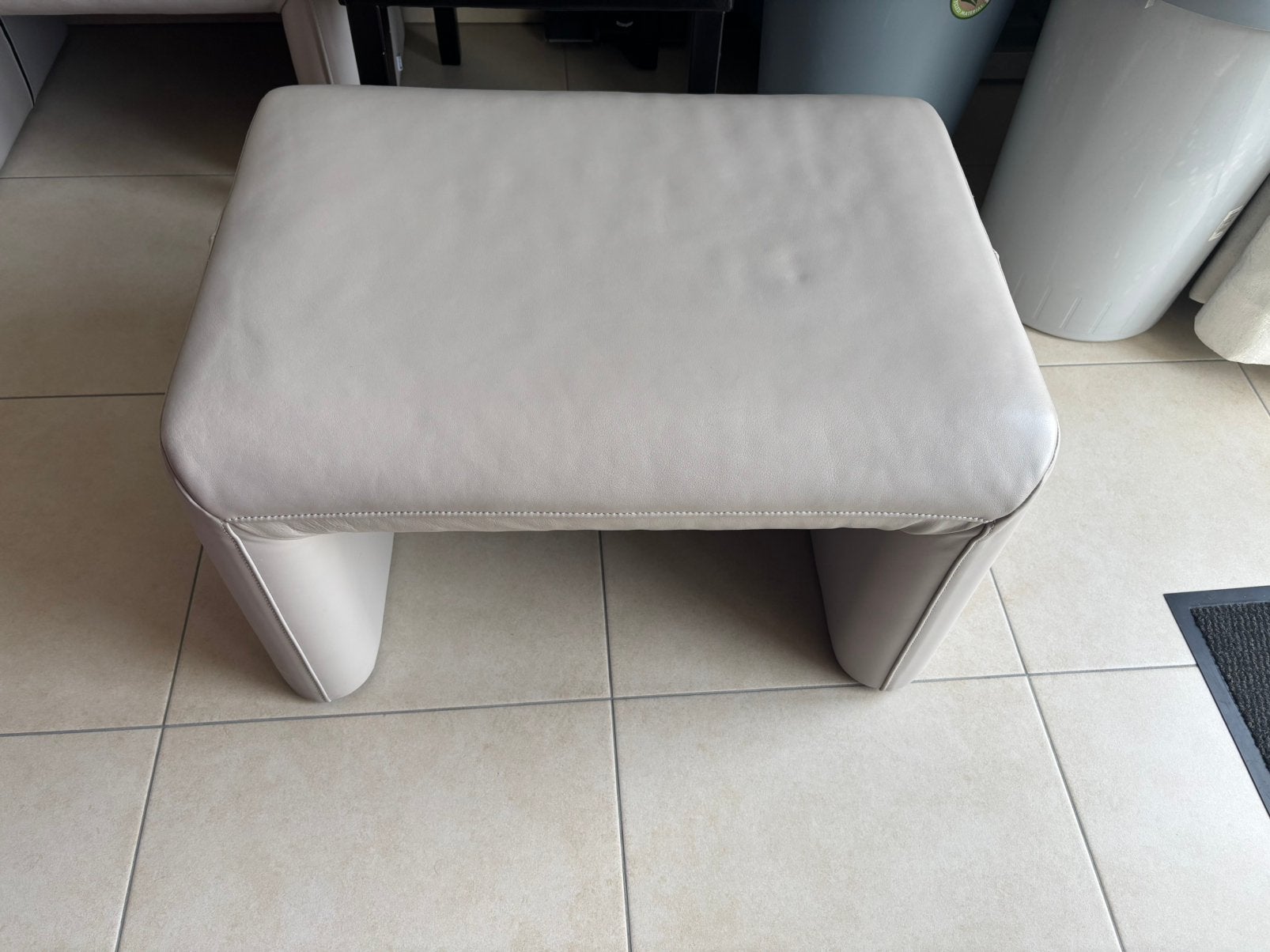 Siège ou repose-pieds exclusif en cuir de première qualité, Enlèvement, Comme neuf