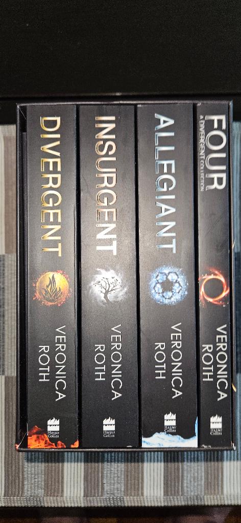 The Divergent Series (4 book set), Livres, Romans, Comme neuf, Amérique, Enlèvement