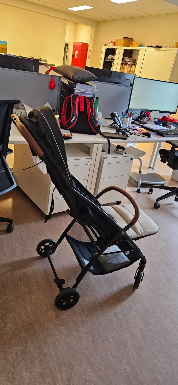 NIEUW Kinderwagen Glee Chicco grijs/bruin/zwart - max 22 kil, Kinderen en Baby's, Ophalen, Nieuw, Regenhoes