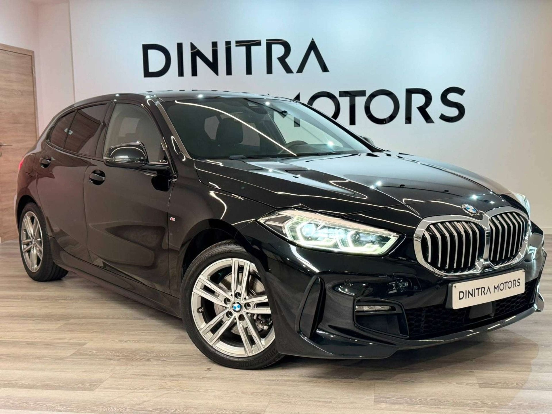 BMW 118 M-Sport - Carplay/Navi/Cruise/LED/Zetelvw, Automaat, 1 Reeks, 4 cilinders, Zwart