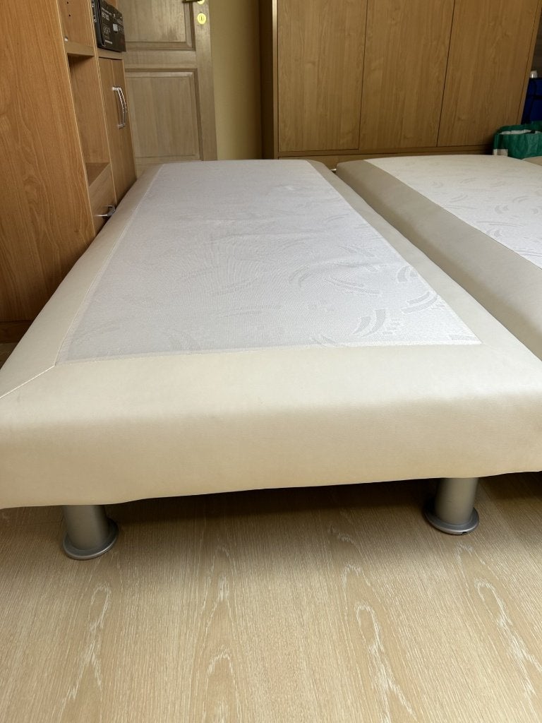 Sommier en cuir synthétique blanc, Maison & Meubles, Chambre à coucher | Lits boxsprings, Enlèvement, Utilisé, Blanc, 160 cm