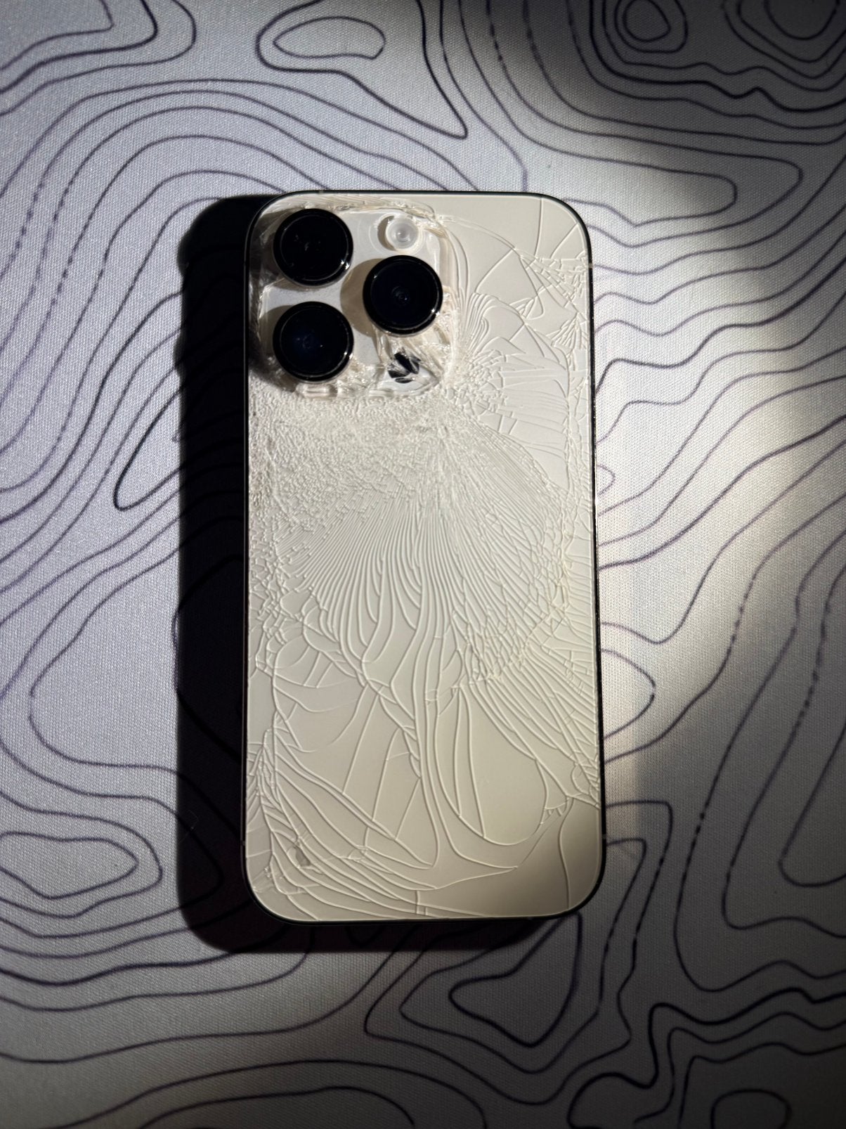 Iphone 14 Pro Gold Arrière Brisé, Enlèvement ou Envoi, Or, 78 %, Utilisé
