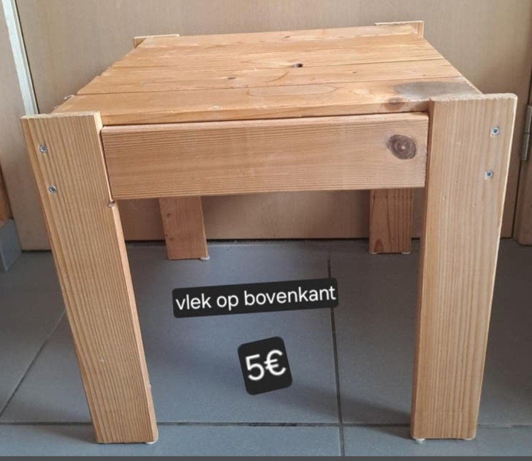 Houten tafeltje, Ophalen