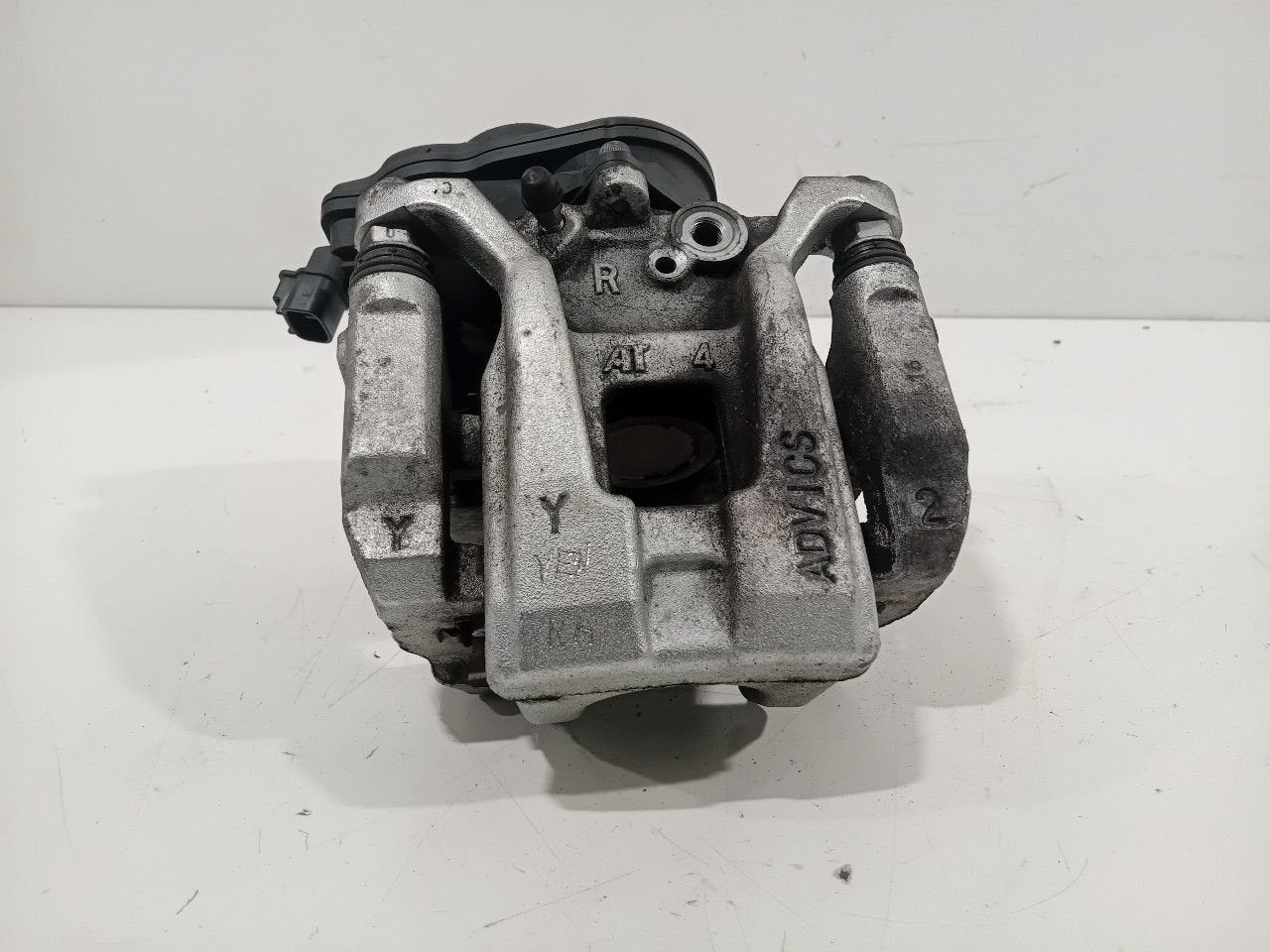Remklauw rechts achter Lexus RX, Onderdelen@venauto.nl, Van der Ven Autorecycling B.V., Gebruikt, Ettenseweg 76, 4706 PB Roosendaal, The Netherlands