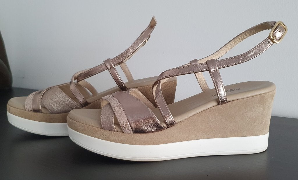 Sandales compensées beige et doré daim/cuir - NERO GIARDINI, Vêtements | Femmes, Chaussures, Enlèvement, Neuf, Beige
