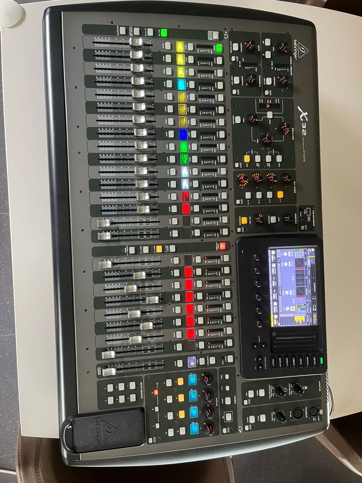 Behringer X32 met flight case, Ophalen, Zo goed als nieuw