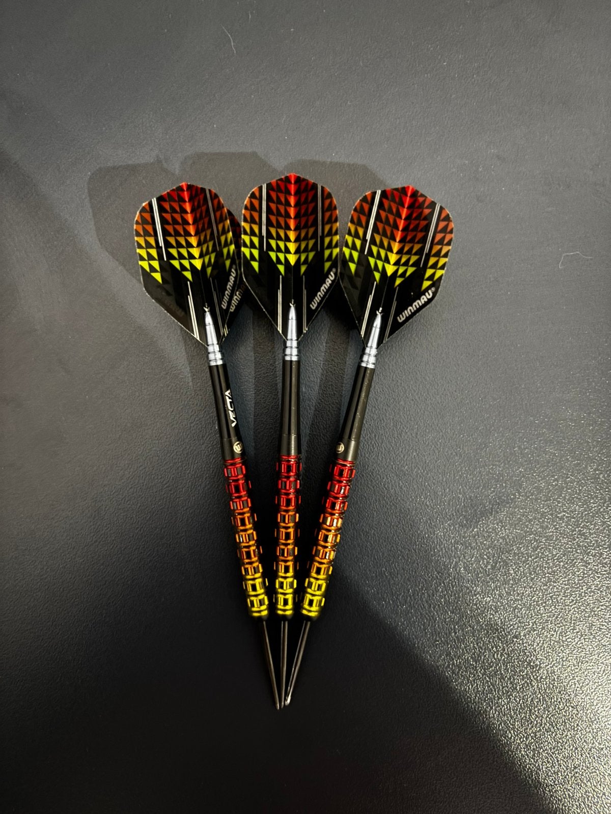 Winmau firestorm flame 24gr, Sport en Fitness, Darts, Ophalen of Verzenden, Zo goed als nieuw, Pijlen