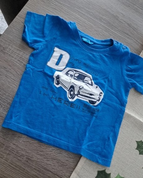 Hema blauw t-shirt met auto 80, Kinderen en Baby's, Ophalen of Verzenden, Zo goed als nieuw, Hema, Jongetje