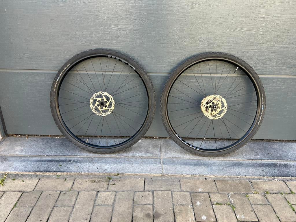 Paire de roues VTT 29” / 700C – disques + Shimano 10v, Enlèvement, Comme neuf, Roue