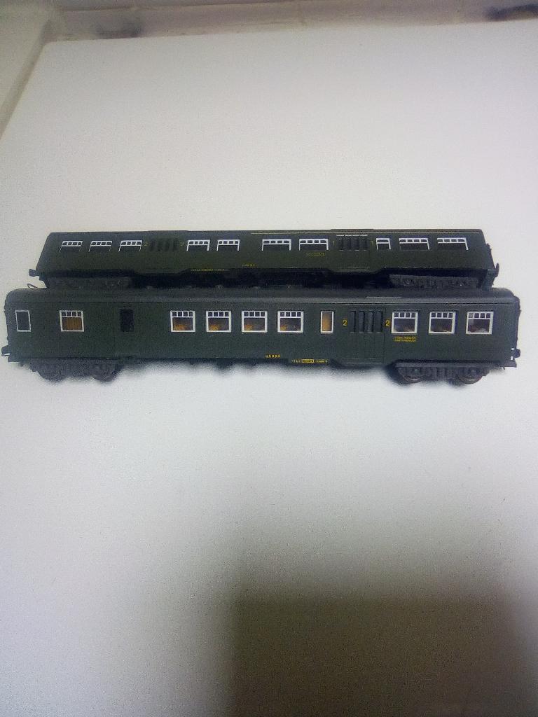 Vend 2 voitures M2 SNCB Lima, Hobby & Loisirs créatifs, Trains miniatures | HO, Utilisé, Wagon, Lima, Enlèvement ou Envoi