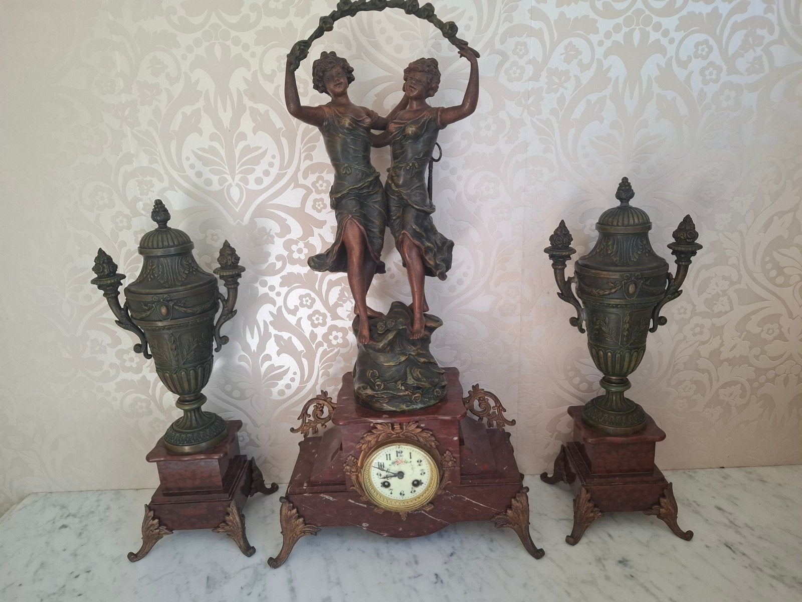Ensemble d'horloges de cheminée françaises, Enlèvement
