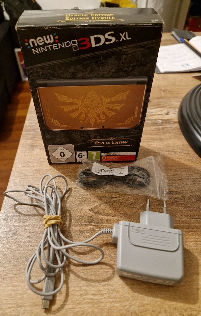 New 3ds xl Hyrule edition, Consoles de jeu & Jeux vidéo, Consoles de jeu | Nintendo 2DS & 3DS, Comme neuf, 3DS, Autres couleurs