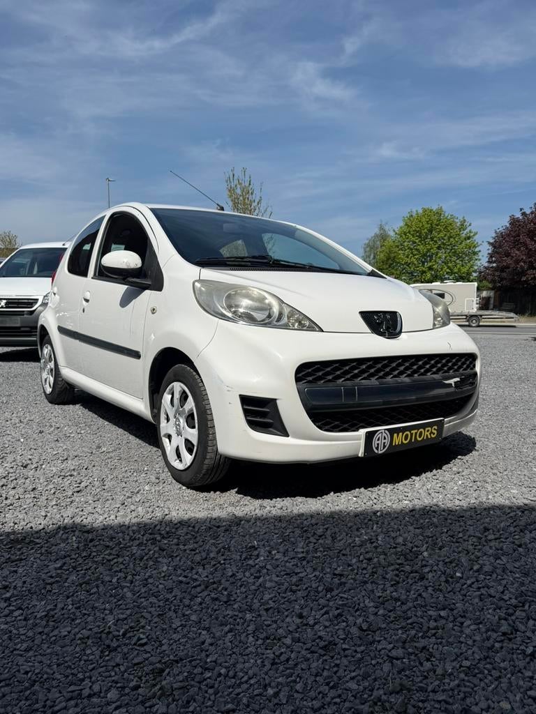 Peugeot 107. 2012 1.0 essence 110 000 km, Euro 6, Noir, 5 portes, Blanc
