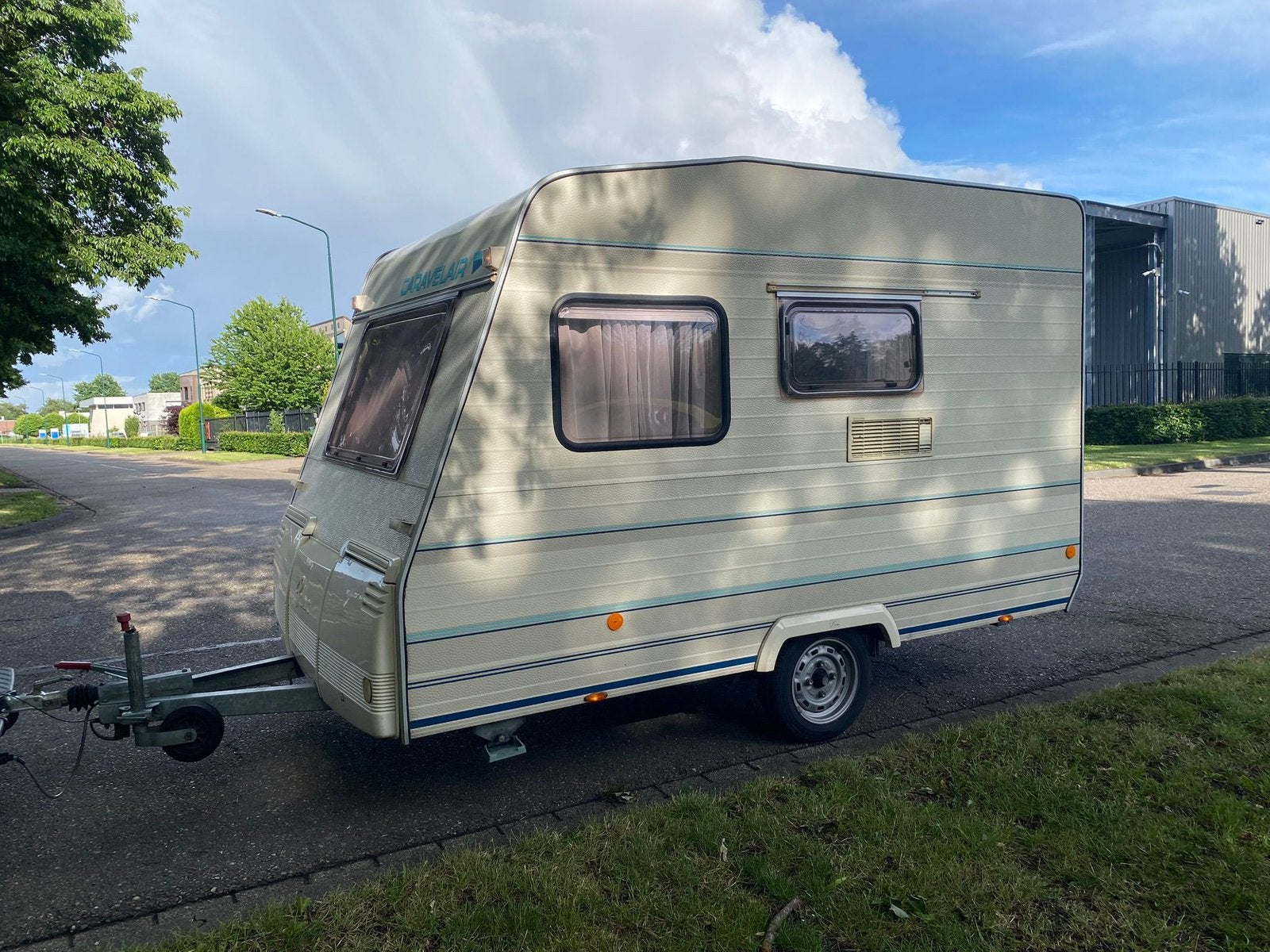 Caravelair caravan 750 kg MTM 3 plaatsen Zo goed als nieuw!, Caravans en Kamperen, Caravans, Particulier, Caravelair