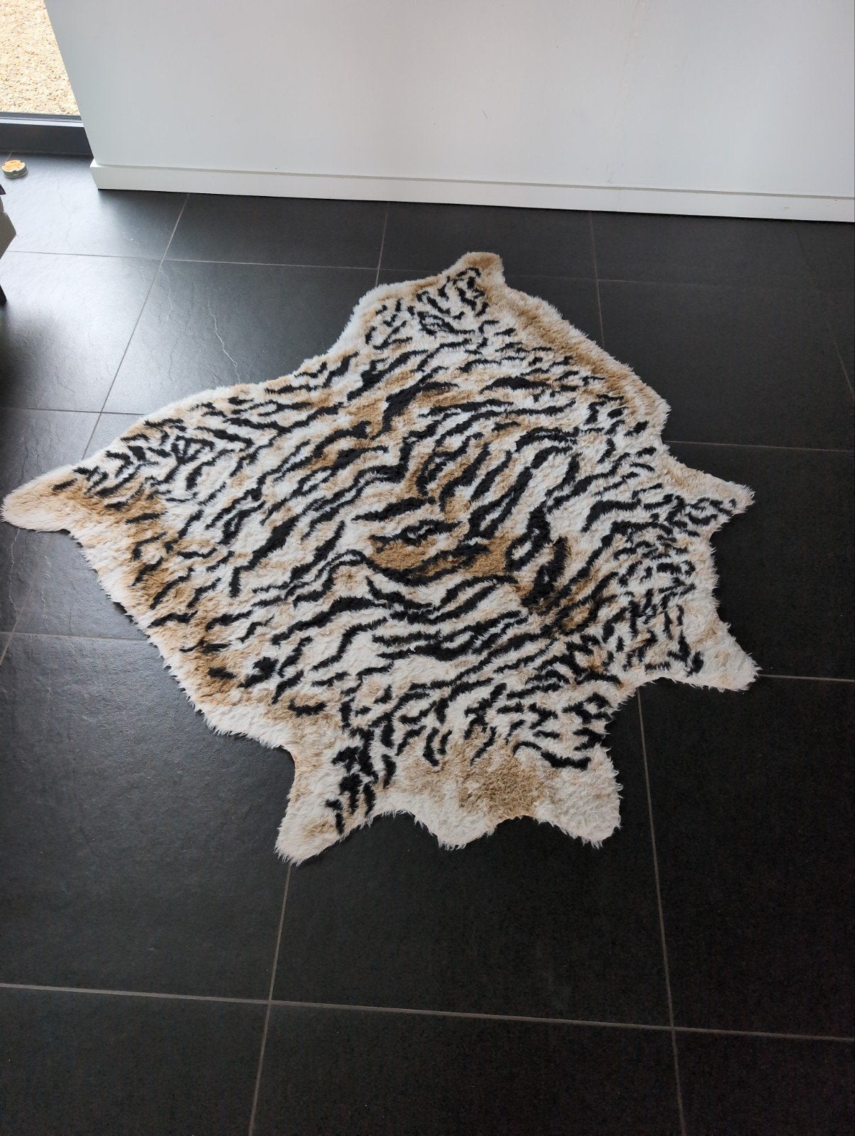 Vloerkleed tijger Ikea, Enlèvement