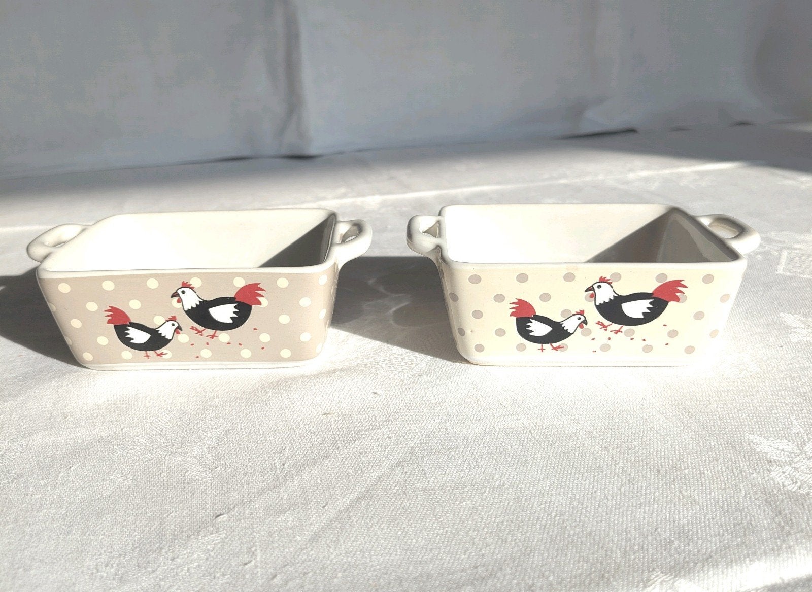 Lot 2 petits plats à gratin céramique poules pois, Enlèvement ou Envoi, Céramique, Utilisé, Autres marques