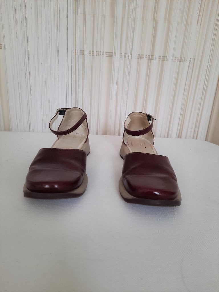 schoenen / laag model / 38, Schoenen met lage hakken, Ophalen of Verzenden, Gedragen, Rood