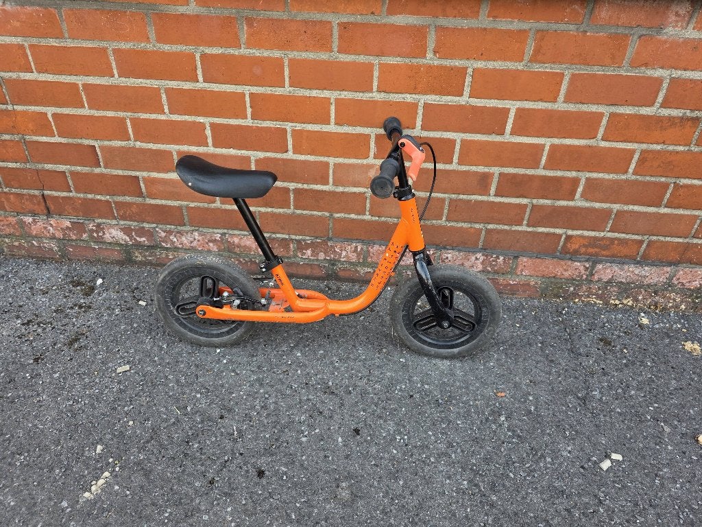 Loopfiets oranje - Btwin (Decathlon), Kinderen en Baby's, Speelgoed | Buiten | Voertuigen en Loopfietsen, Gebruikt, Loopfiets
