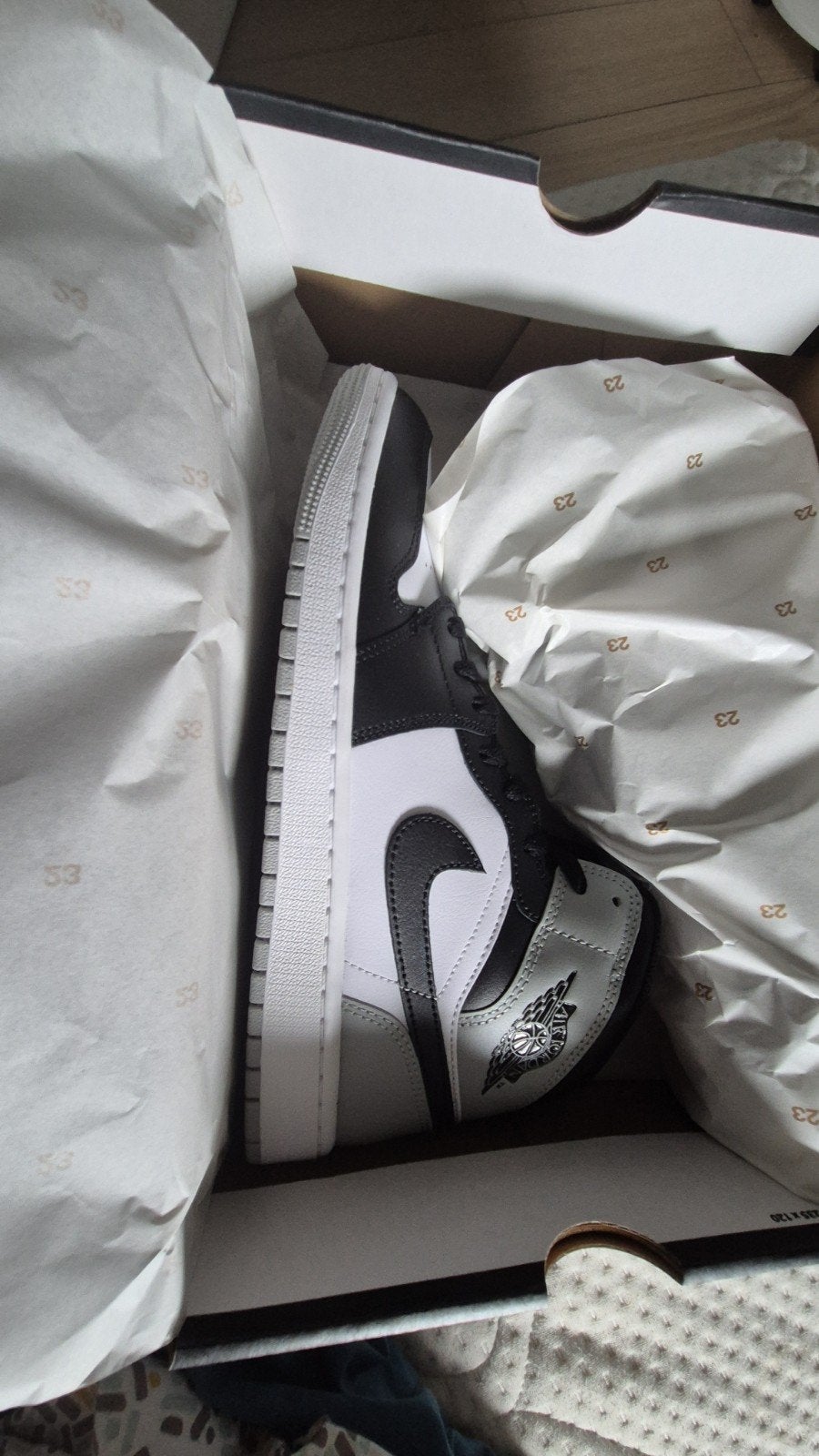 nieuw Nike Air Jordan 1 MID maat 43, Ophalen