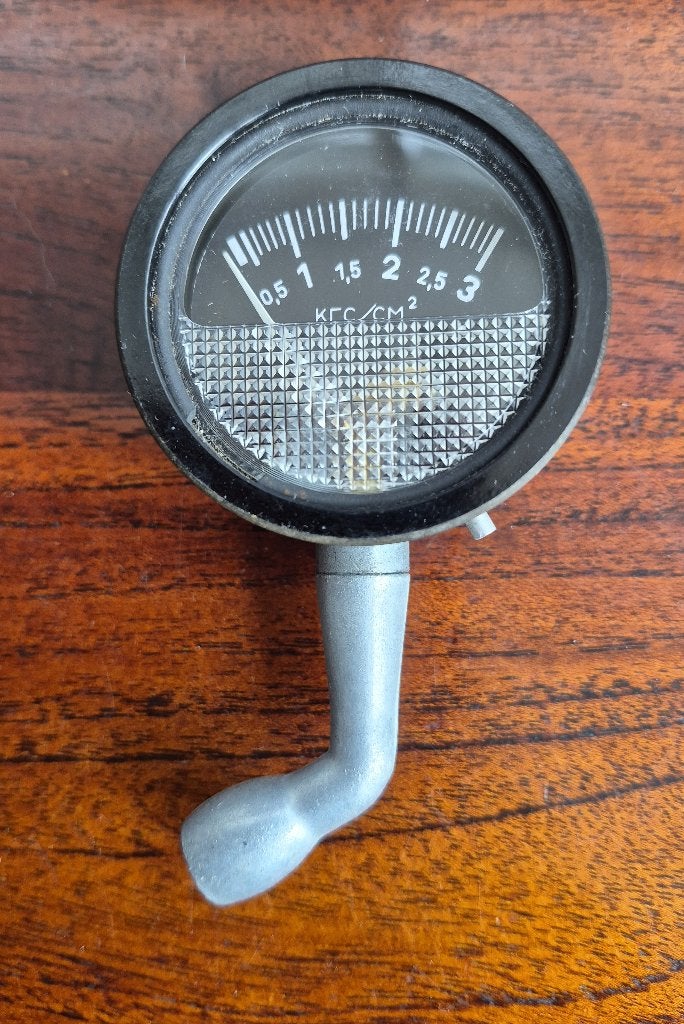 Originele oude bandenspanningsmeter voor Ural, Dnepr, etc, Ophalen of Verzenden, Gebruikt