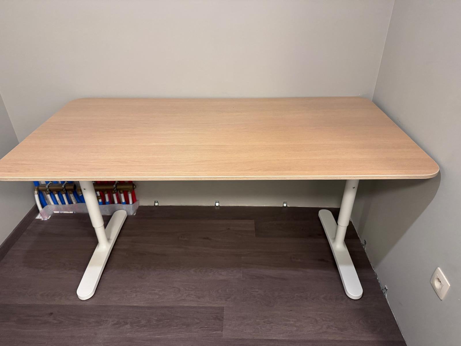 Bureau met eikenfineer blad en wit onderstel, Maison & Meubles, Bureaux, Utilisé, IKEA, Blanc, Réglable en hauteur, Enlèvement