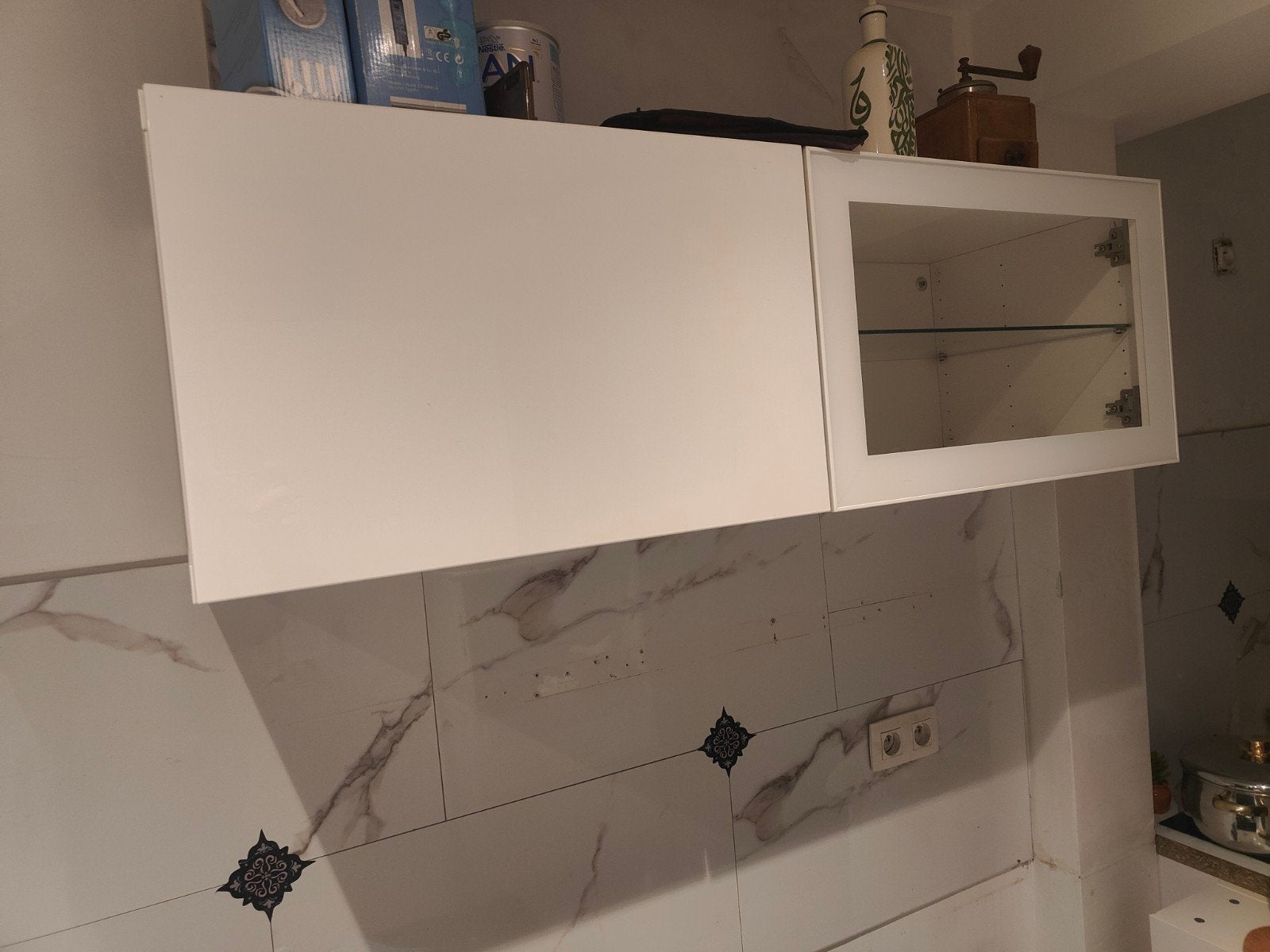 Vitrine de salon, Ophalen