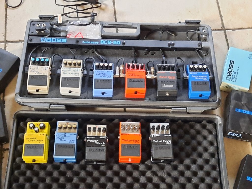 Pédalier BOSS compact BCB-60 avec 12 pédales d'effets BOSS, Musique & Instruments, Enlèvement, Comme neuf, Autres types