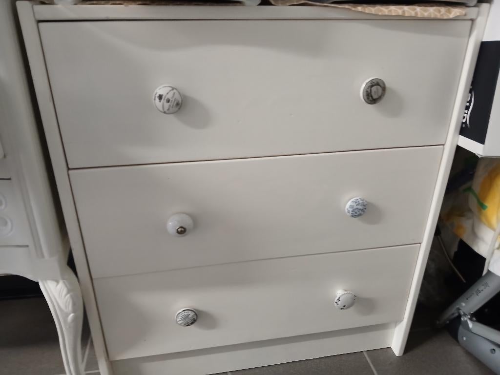 Witte ladenkast, Ophalen