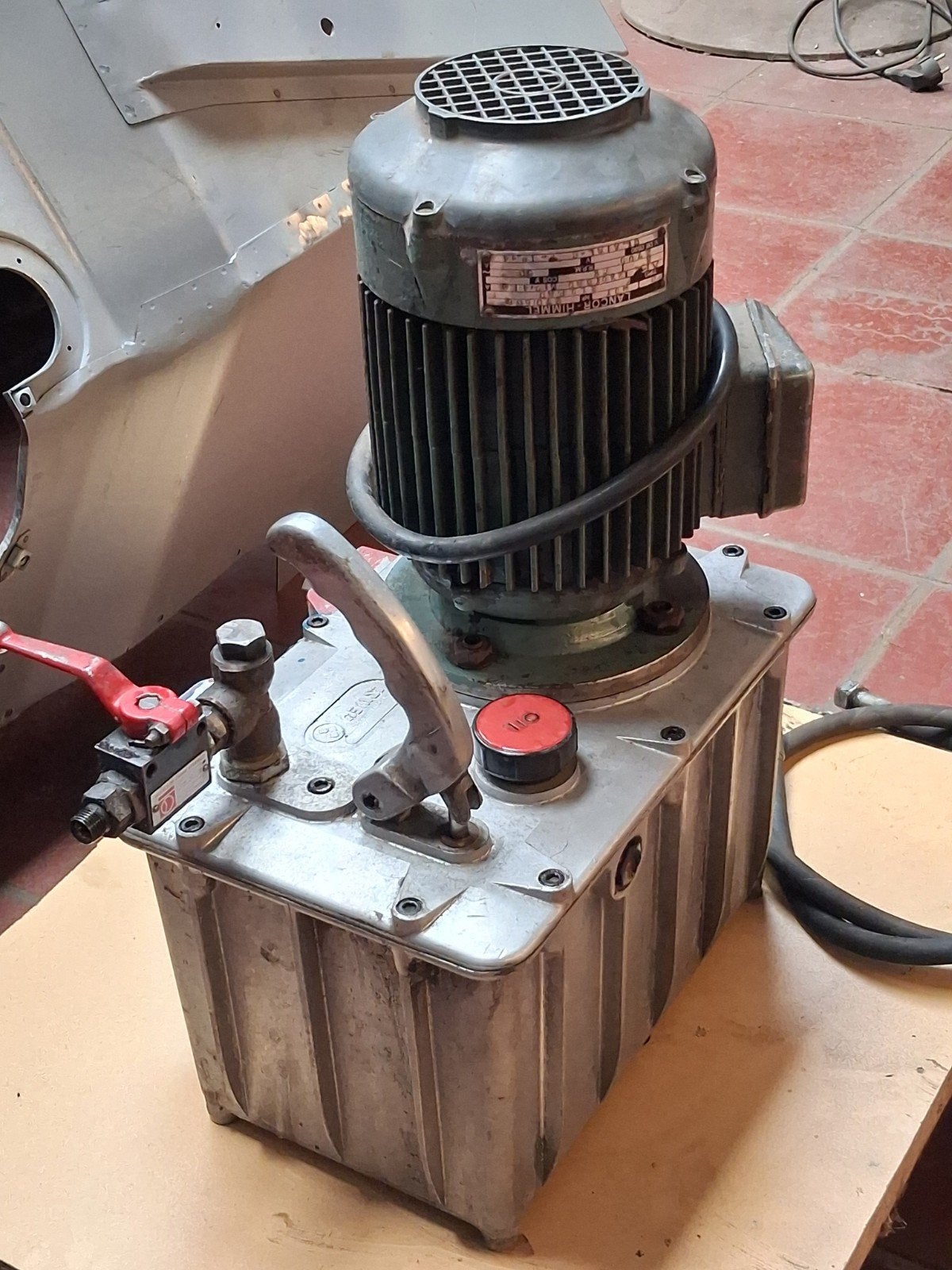 Hefbrug elektromotor en pomp, Ophalen