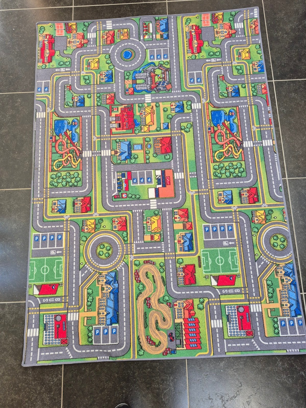 Tapis de jeu coloré « Car City » (140 x 200 cm) en bon état, Enfants & Bébés, Enlèvement