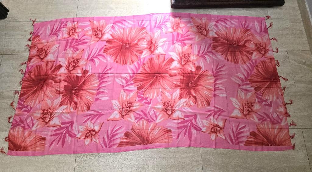 Rozerode pareo met floshes en pareltjes, Ophalen of Verzenden, Zo goed als nieuw, Roze