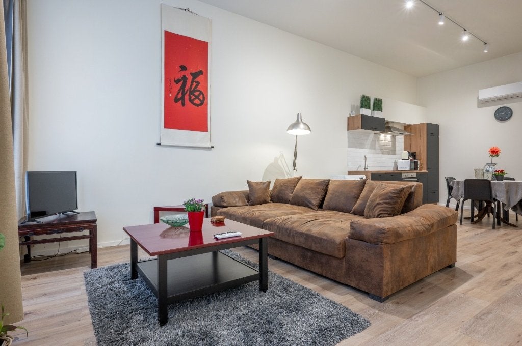 Bel espace commercial rénové avec grand jardin de ville, Rez-de-chaussée, 147 kWh/m²/an, Antwerpen, Anvers (ville)